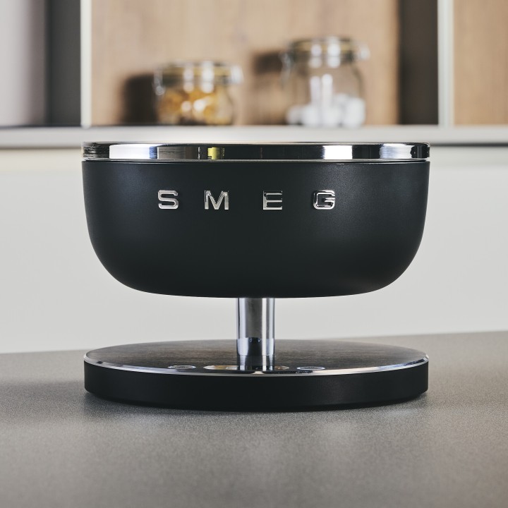 SMEG svarstyklės KSC01BLMWW, (juoda matinė)  | 2